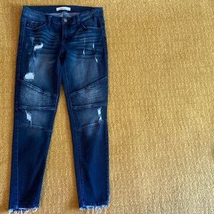KANCAN NWOT 7/27 style KC8201SD distressed jeans with cropped frayed hem